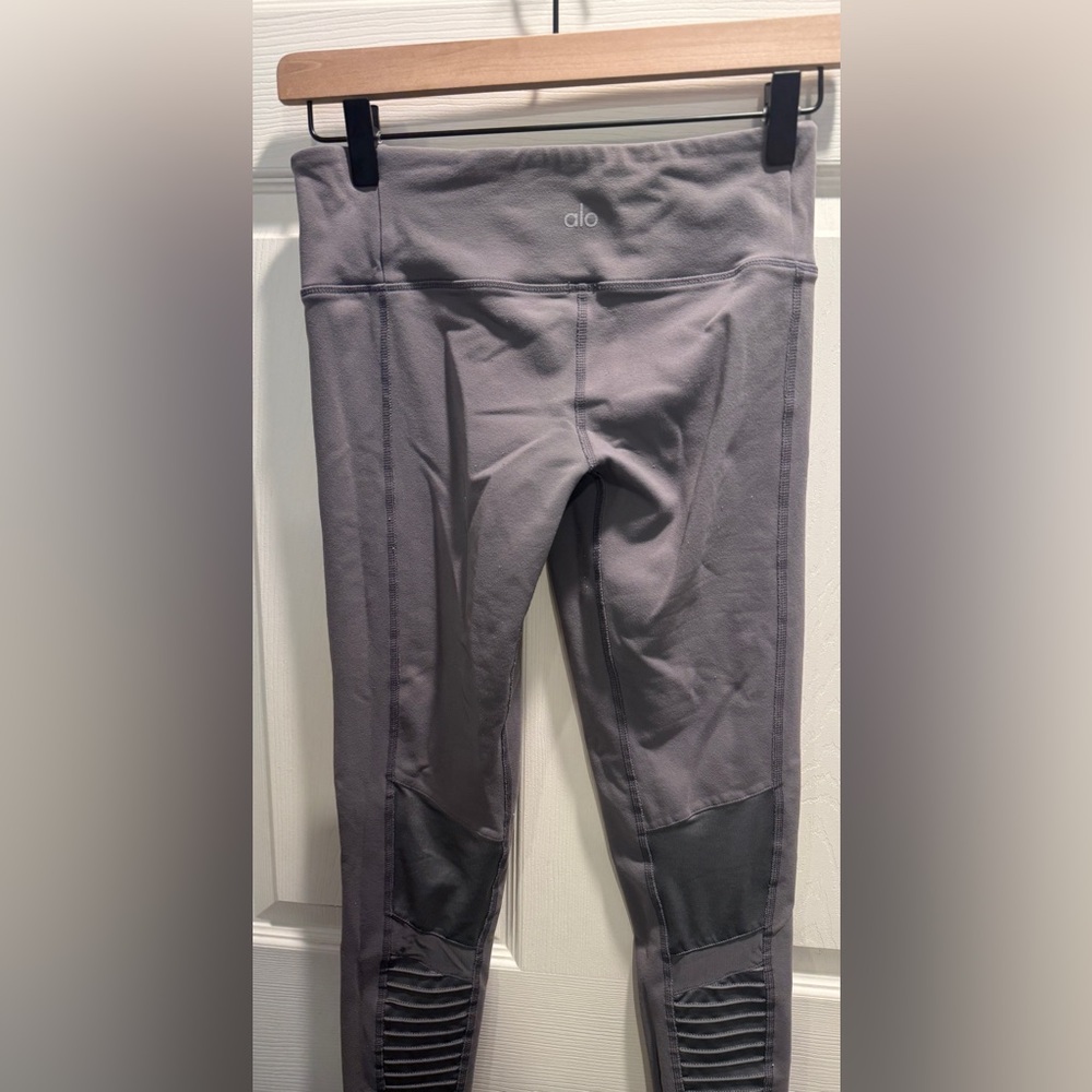 Alo Yoga Moto Leggings High Waist Ribbed Panel Gray-Size Large - Picture 8 of 9